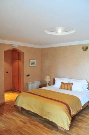 Imagen de la habitación del Hotel Le Palais Des Cerisiers. Foto 9