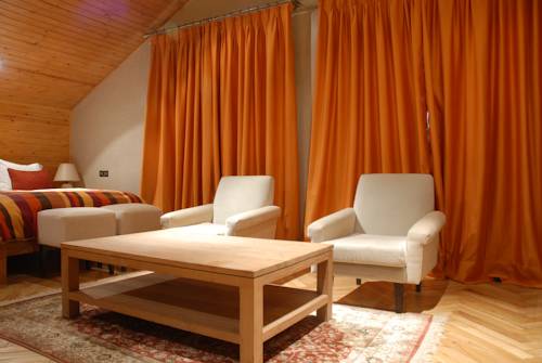 Imagen de la habitación del Hotel Le Palais Des Cerisiers. Foto 13