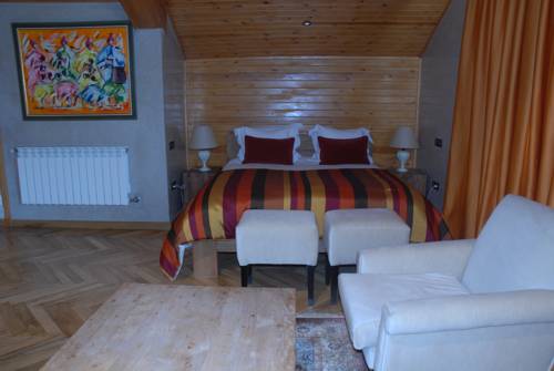 Imagen de la habitación del Hotel Le Palais Des Cerisiers. Foto 16