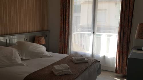 Imagen de la habitación del Hotel Le Palmarium **. Foto 3