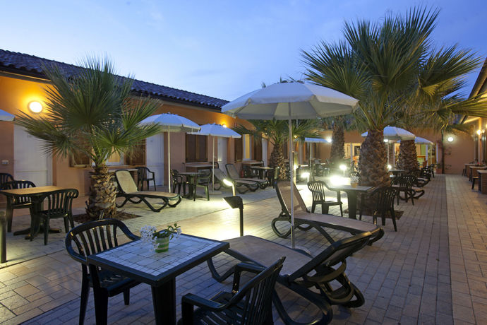 Imagen de los exteriores del Hotel Le Palme, Albinia. Foto 4