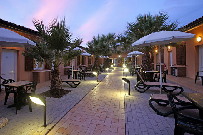 Imagen de los exteriores del Hotel Le Palme, Albinia. Foto 5