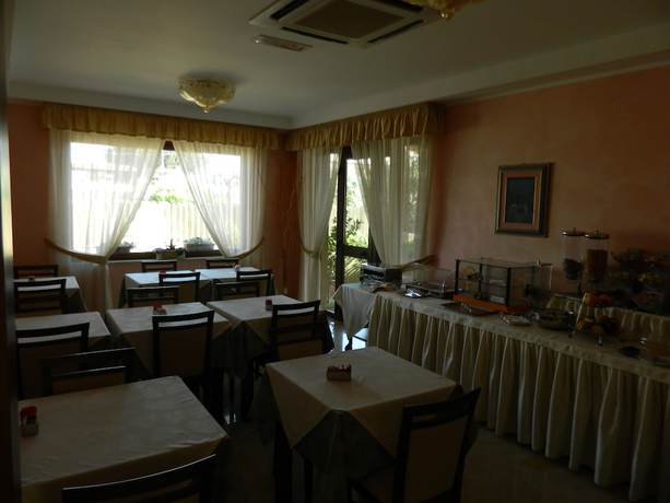 Imagen del bar/restaurante del Hotel Le Palme, Gioia Tauro. Foto 2