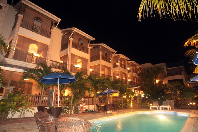 Imagen de la piscina del Hotel Le Palmiste. Foto 5