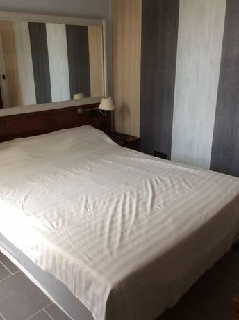 Imagen de la habitación del Hotel Le Paname Clichy. Foto 17