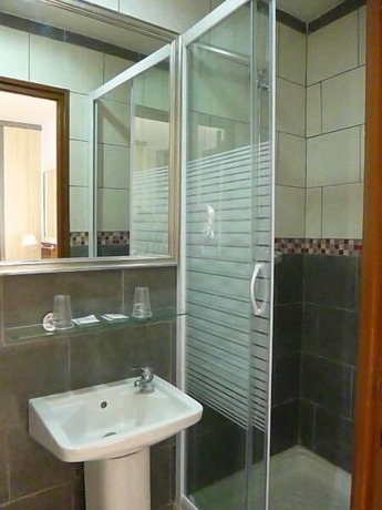 Imagen general del Hotel Le Paname Clichy. Foto 11