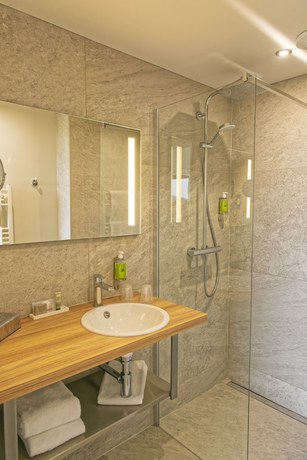 Imagen de la habitación del Hotel Le Panoramic Hôtel. Foto 7