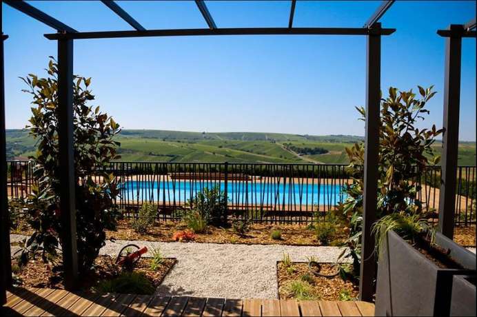 Imagen de la piscina del Hotel Le Panoramic Hôtel. Foto 20