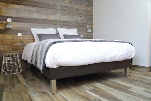 Imagen de la habitación del Hotel Le Paradis Des Loups. Foto 7