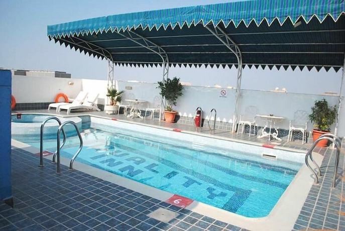Imagen de la piscina del Hotel Le Paradise Palace. Foto 19