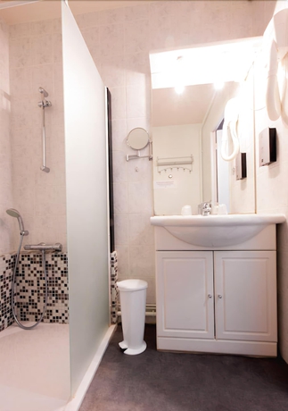 Imagen de la habitación del Hotel Le Parc Adélie. Foto 17