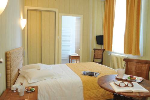 Imagen de la habitación del Hotel Le Parc, Ch&acirc;teau-Gontier. Foto 9