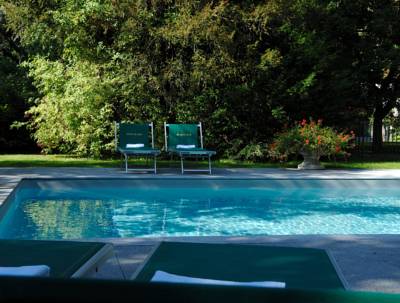 Imagen de la piscina del Hotel Le Parc, Thann. Foto 4