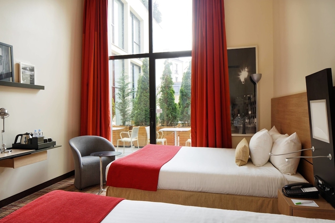 Imagen de la habitación del Hotel Le Parchamp, Paris Boulogne, a Tribute Portfolio. Foto 10