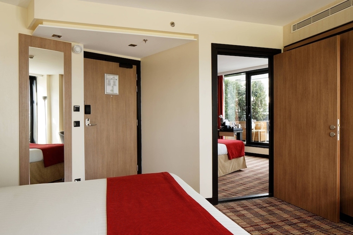 Imagen de la habitación del Hotel Le Parchamp, Paris Boulogne, a Tribute Portfolio. Foto 17