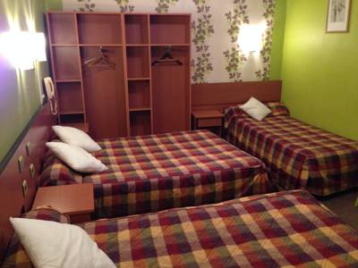 Imagen de la habitación del Hotel Le Parisien. Foto 4