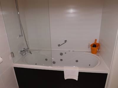 Imagen de la habitación del Hotel Le Parisien, Ostende. Foto 11