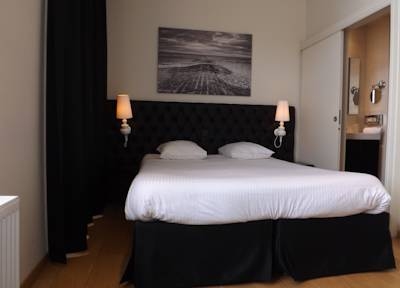 Imagen de la habitación del Hotel Le Parisien, Ostende. Foto 12