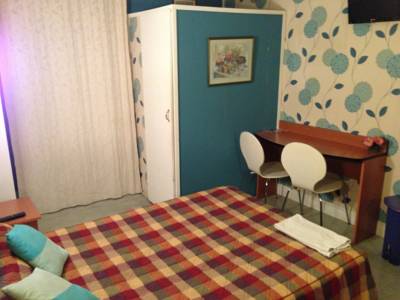 Imagen de la habitación del Hotel Le Parisien, Reims. Foto 5