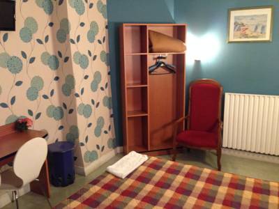 Imagen de la habitación del Hotel Le Parisien, Reims. Foto 6