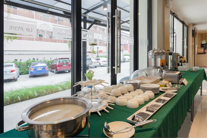 Imagen del bar/restaurante del Hotel Le Park. Foto 2