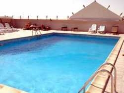 Imagen de la piscina del Hotel Le Park Hotel. Foto 6