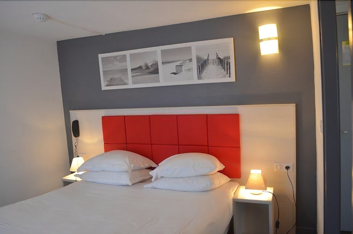 Imagen de la habitación del Hotel Le Patio, Deauville. Foto 5