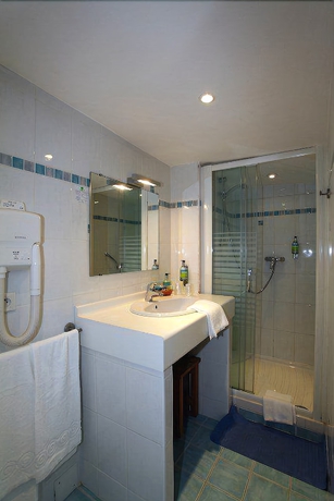 Imagen de la habitación del Hotel Le Patio, Deauville. Foto 7