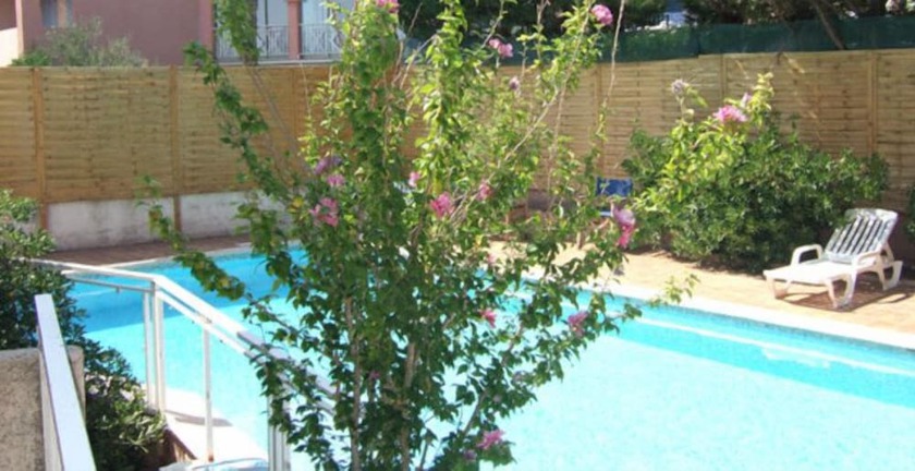 Imagen de la piscina del Hotel Le Patio, TH&Eacute;OULE-SUR-MER. Foto 20