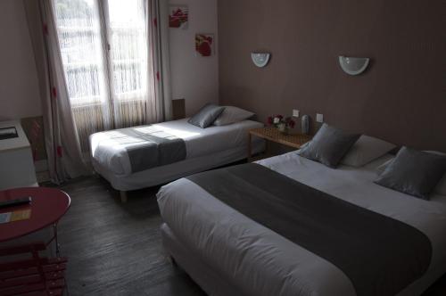 Imagen de la habitación del Hotel Le Pavillon Bleu, Royan. Foto 6