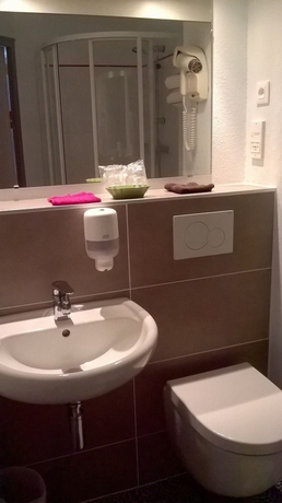 Imagen de la habitación del Hotel Le Pavillon De Rouen. Foto 6