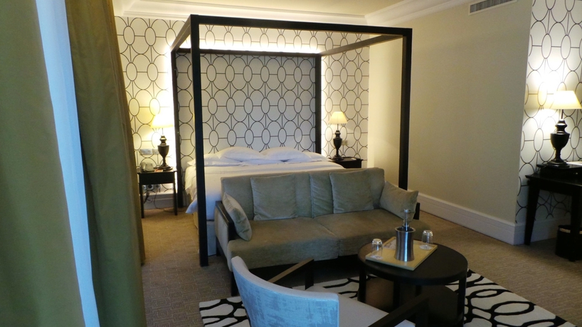 Imagen de la habitación del Hotel Le Pavillon, LA TOUR DE SALVAGNY. Foto 3