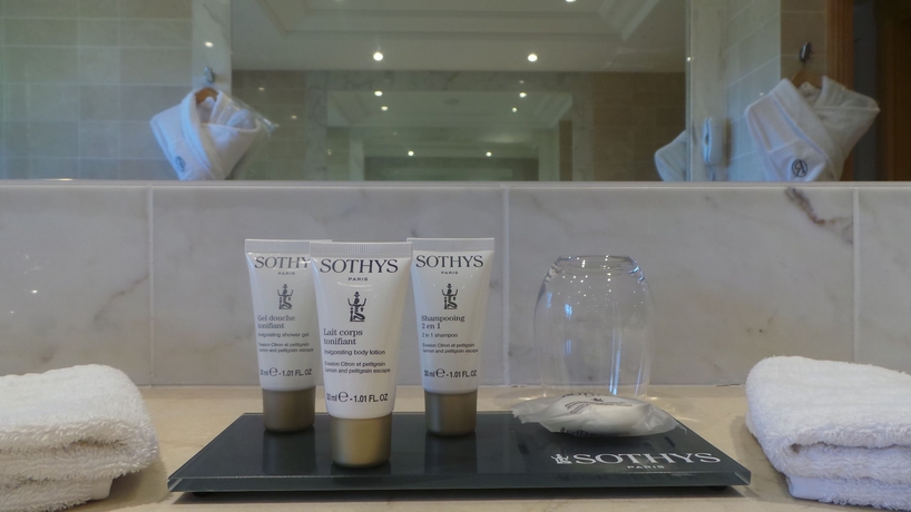 Imagen de la habitación del Hotel Le Pavillon, LA TOUR DE SALVAGNY. Foto 11