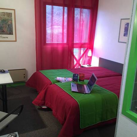 Imagen de la habitación del Hotel Le Pavillon, Le Cergne. Foto 8