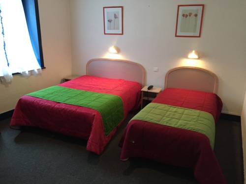 Imagen de la habitación del Hotel Le Pavillon, Le Cergne. Foto 9