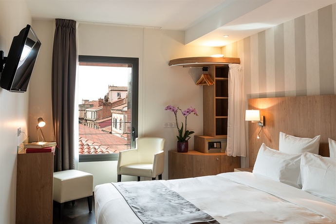 Imagen de la habitación del Hotel Le Père Léon. Foto 8