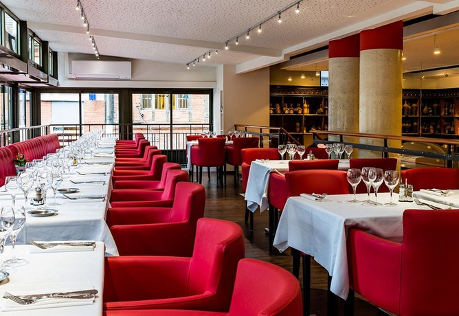 Imagen del bar/restaurante del Hotel Le Père Léon. Foto 3