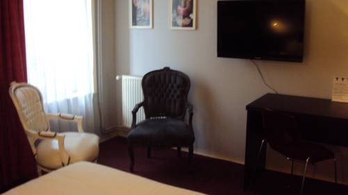 Imagen de la habitación del Hotel Le Pelican, Charleville Mezieres. Foto 5