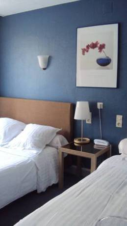 Imagen de la habitación del Hotel Le Pelican, Charleville Mezieres. Foto 9