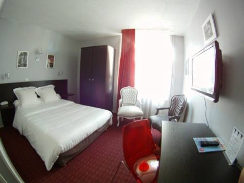 Imagen de la habitación del Hotel Le Pelican, Charleville Mezieres. Foto 11