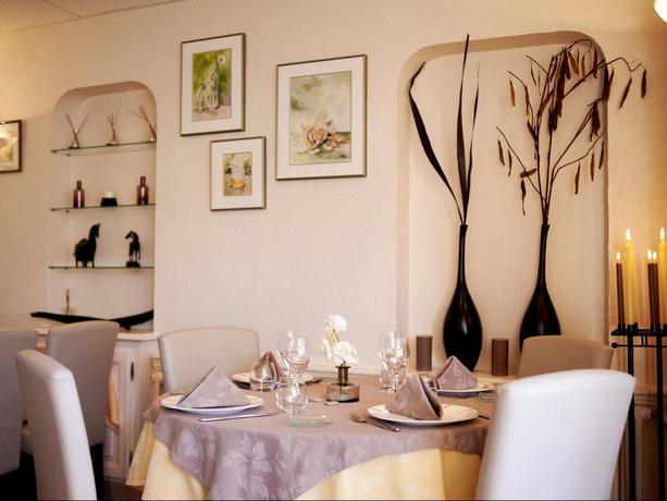 Imagen del bar/restaurante del Hotel Le Pelican, Vernantes. Foto 2