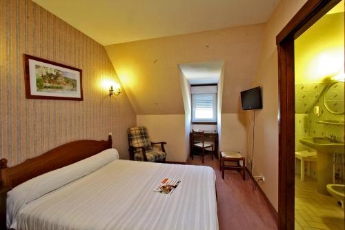 Imagen de la habitación del Hotel Le Perigord. Foto 8