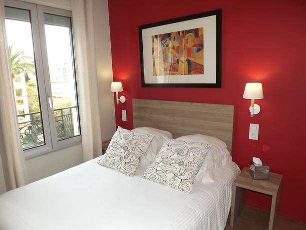 Imagen de la habitación del Hotel Le Petit Castel. Foto 4