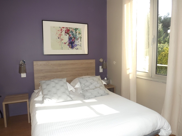 Imagen de la habitación del Hotel Le Petit Castel. Foto 6