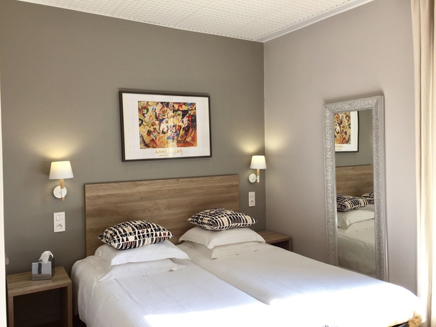 Imagen de la habitación del Hotel Le Petit Castel. Foto 8