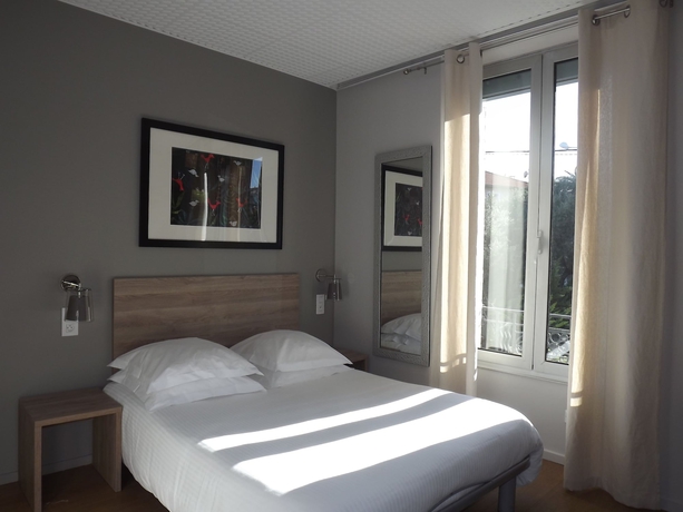 Imagen de la habitación del Hotel Le Petit Castel. Foto 9