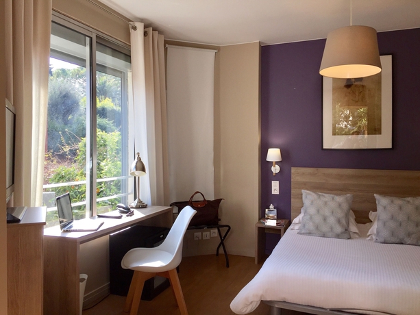 Imagen de la habitación del Hotel Le Petit Castel. Foto 16