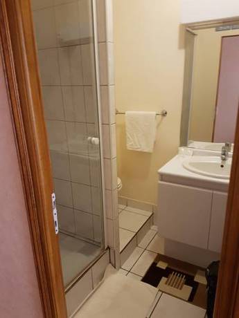 Imagen de la habitación del Hotel Le Petit Ch&acirc;teau. Foto 8