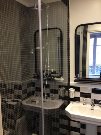 Imagen de la habitación del Hotel Le Petit Chomel. Foto 2