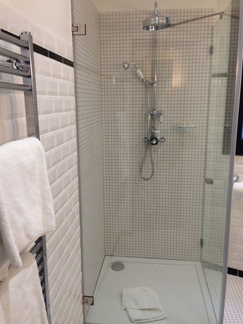 Imagen de la habitación del Hotel Le Petit Chomel. Foto 8